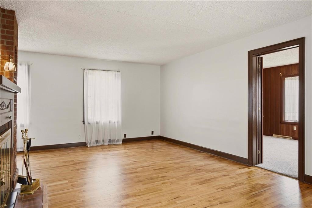 1204 E Walnut Street Property Photo 6
