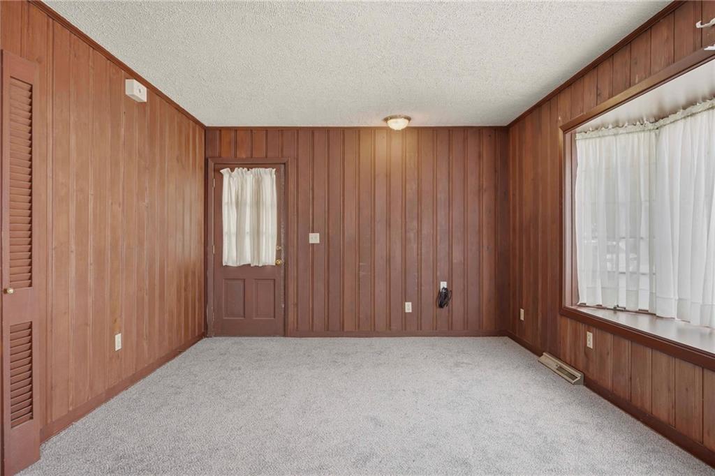 1204 E Walnut Street Property Photo 7
