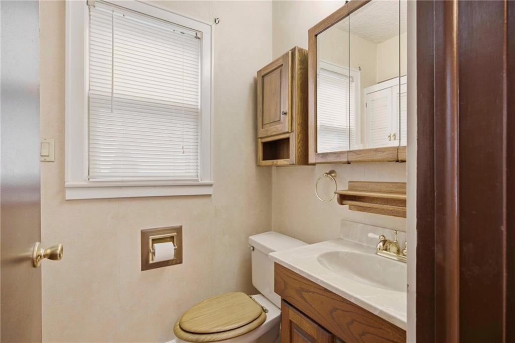 1204 E Walnut Street Property Photo 19