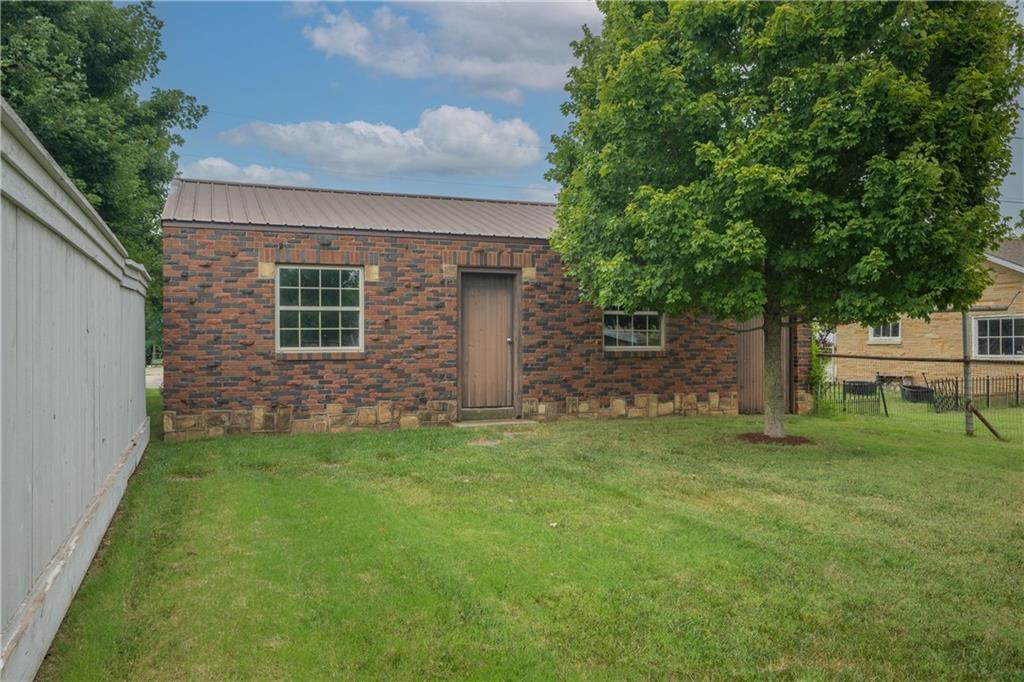 608 E 9th Street Property Photo 65