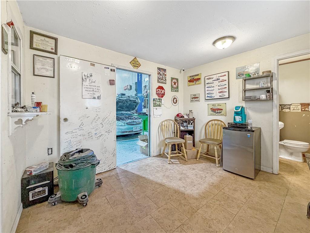 S Pine Street Property Photo 12