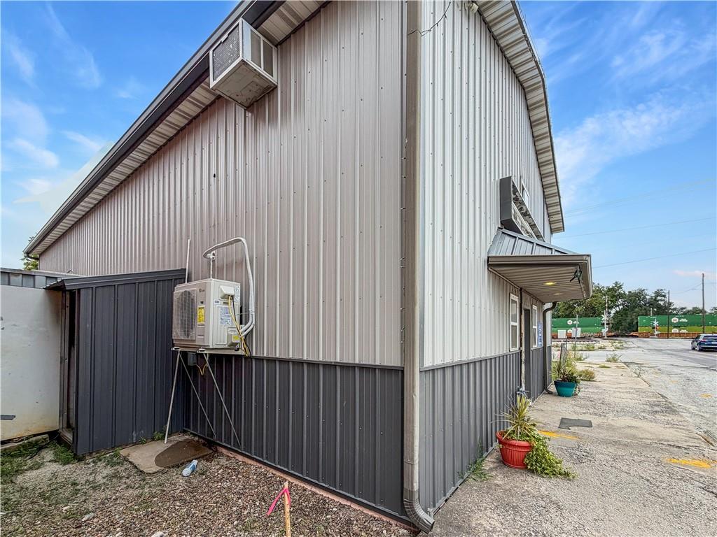 S Pine Street Property Photo 17