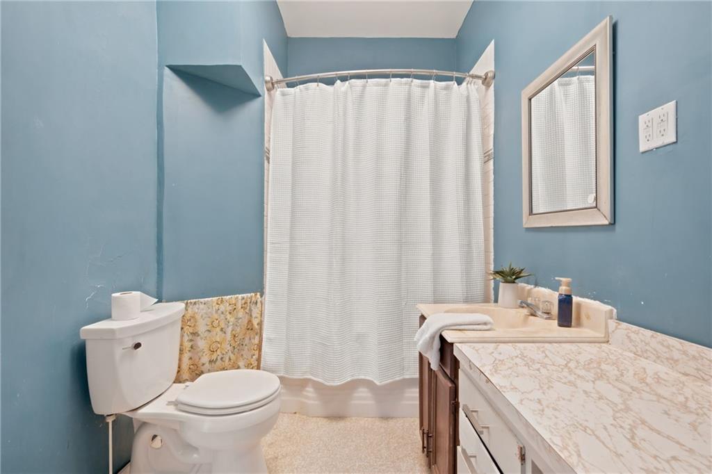 211 W 11th Street Property Photo 17