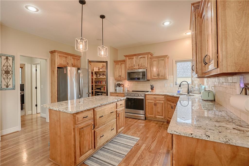 2297 W Cothrell Street Property Photo 3