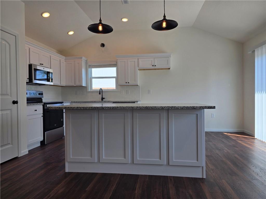 1602 Bluestem Drive Property Photo 17