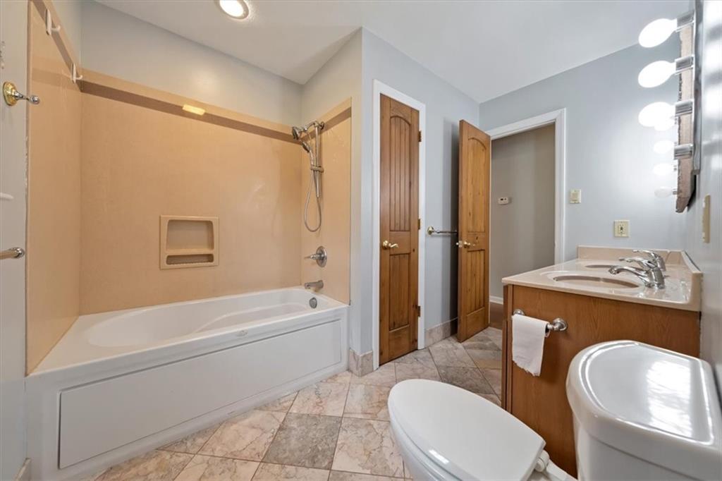 3826 S Summit Ridge Drive Property Photo 18