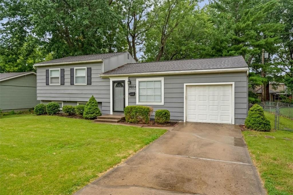9934 England Drive Property Photo 2
