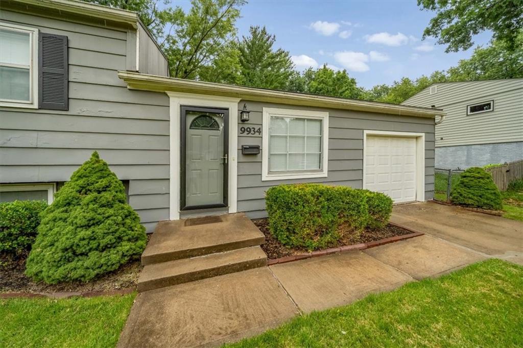 9934 England Drive Property Photo 3