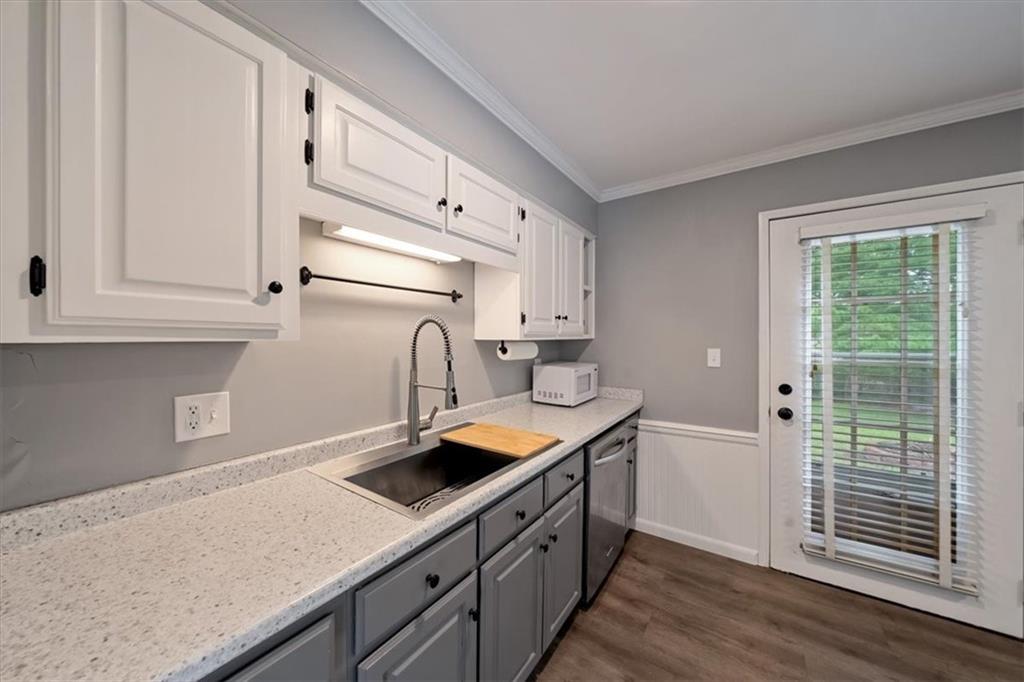 9934 England Drive Property Photo 10