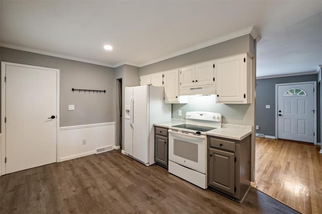 9934 England Drive Property Photo 11