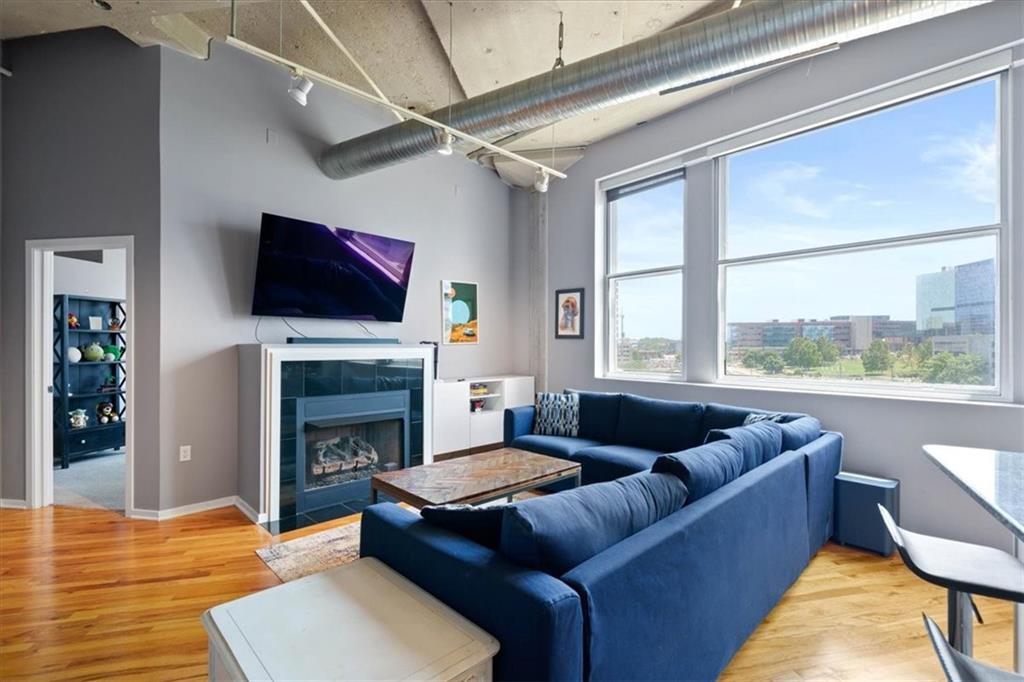 2107 Grand Boulevard Property Photo 7