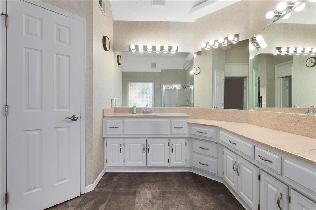 7560 Eicher Drive Property Photo 10