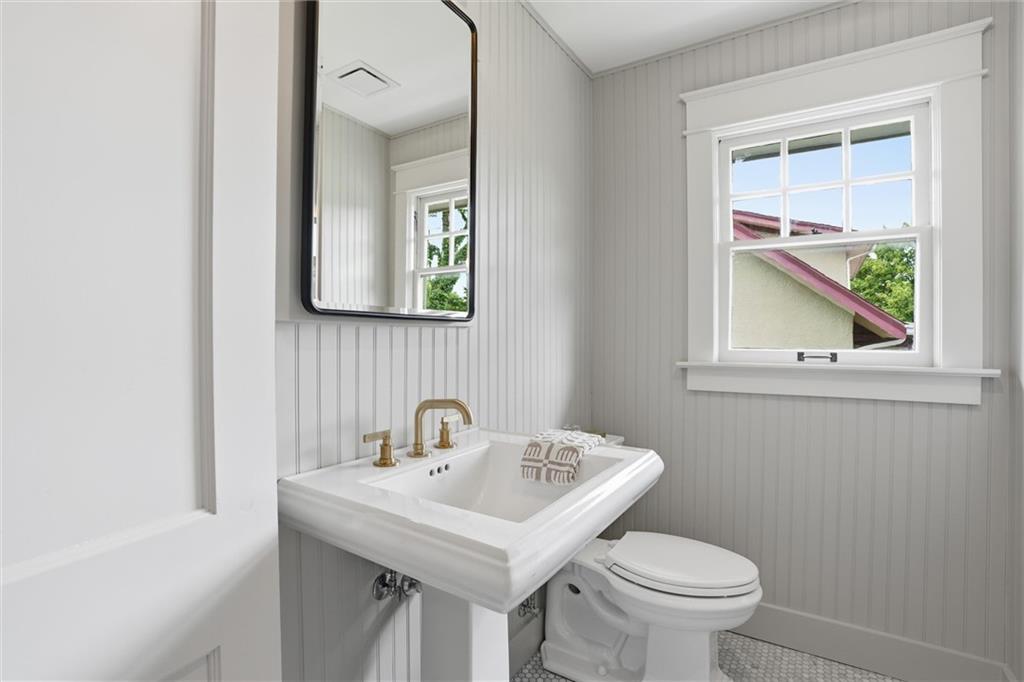 6021 Wornall Road Property Photo 31