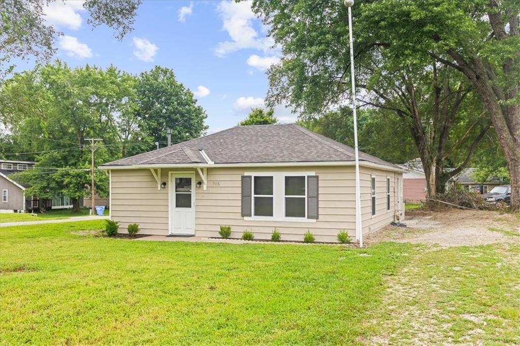 705 Yoeke Street Property Photo 2