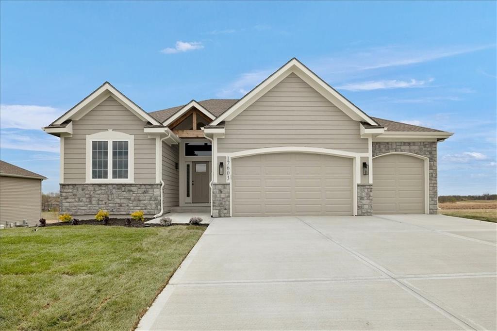 17507 Grey Hawke Ridge Property Photo 1