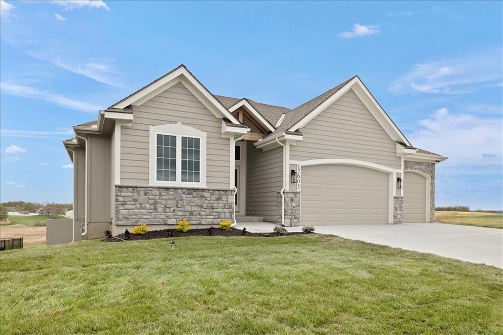 17507 Grey Hawke Ridge Property Photo 2