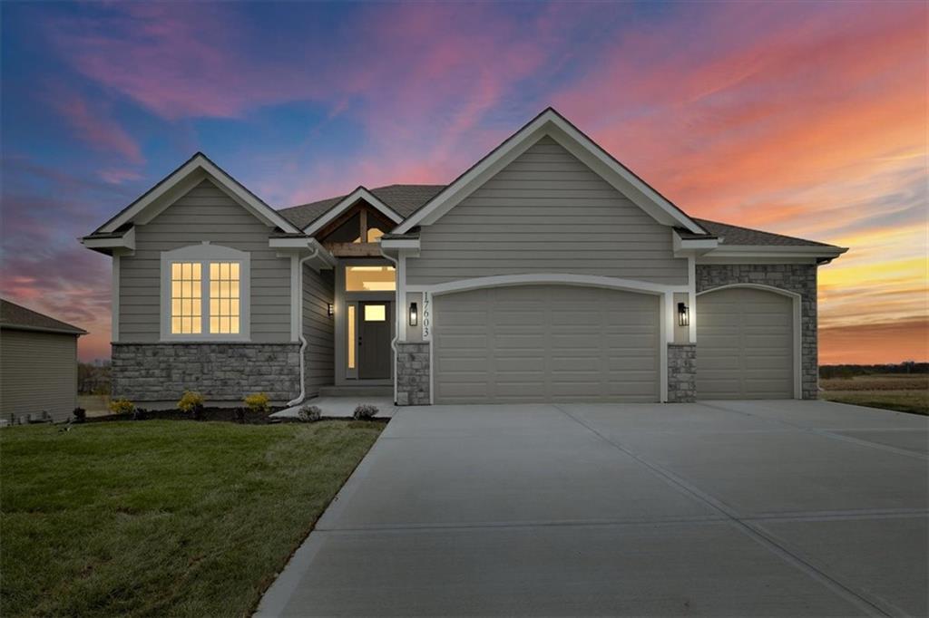 17507 Grey Hawke Ridge Property Photo 3
