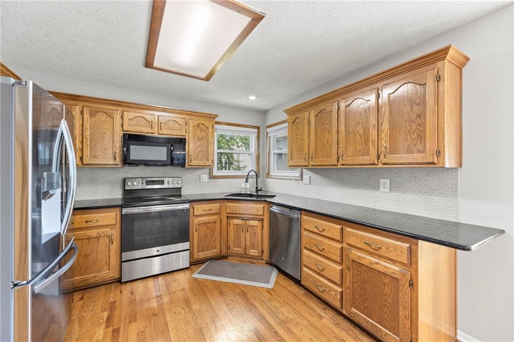 4401 Sw Hillside Drive Property Photo 12