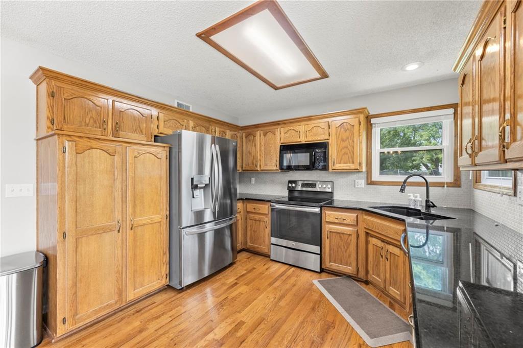 4401 Sw Hillside Drive Property Photo 13