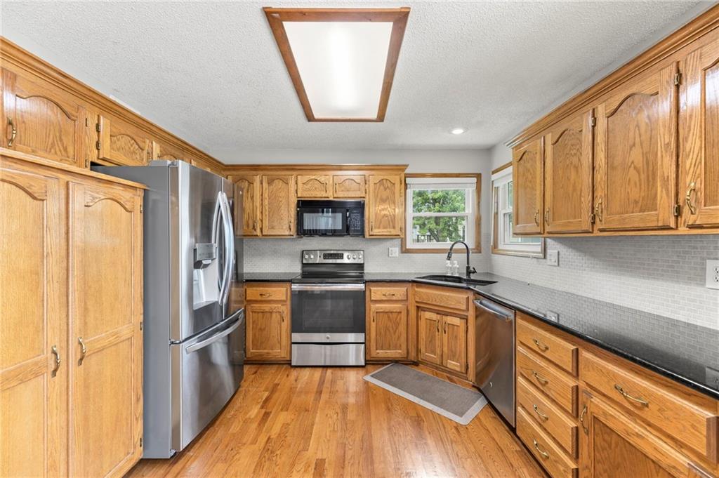 4401 Sw Hillside Drive Property Photo 14