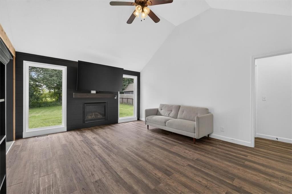 16913 Juniper Drive Property Photo 9