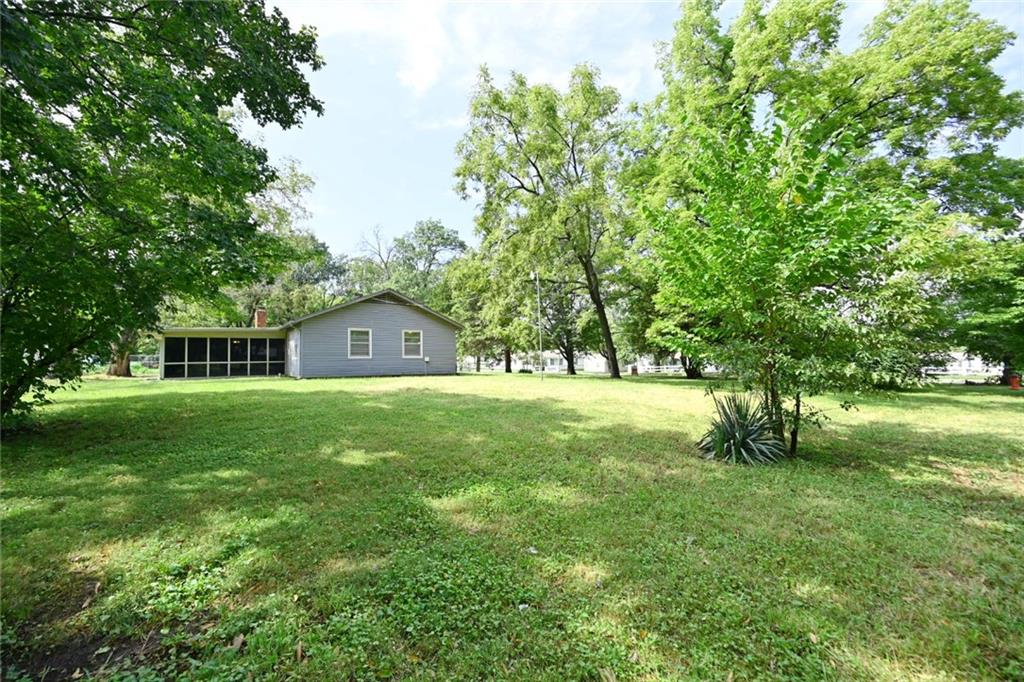 8900 Wayne Avenue Property Photo 6