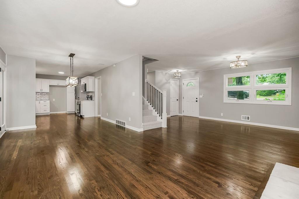 6807 N Walnut Street Property Photo 3