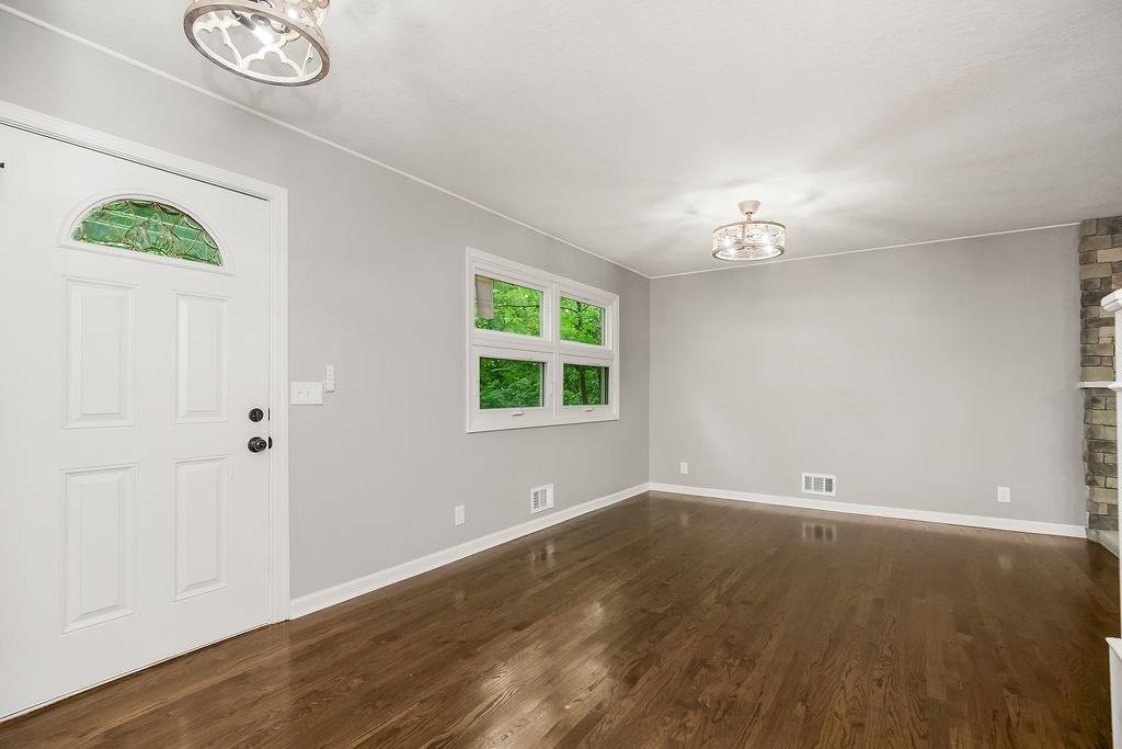 6807 N Walnut Street Property Photo 5