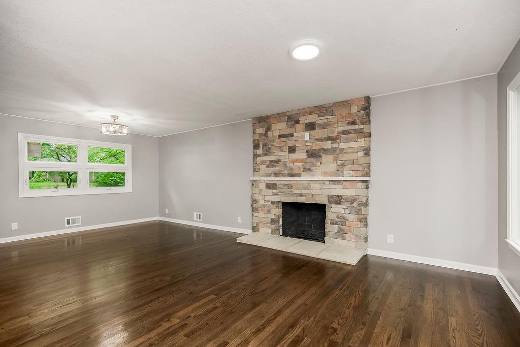 6807 N Walnut Street Property Photo 6