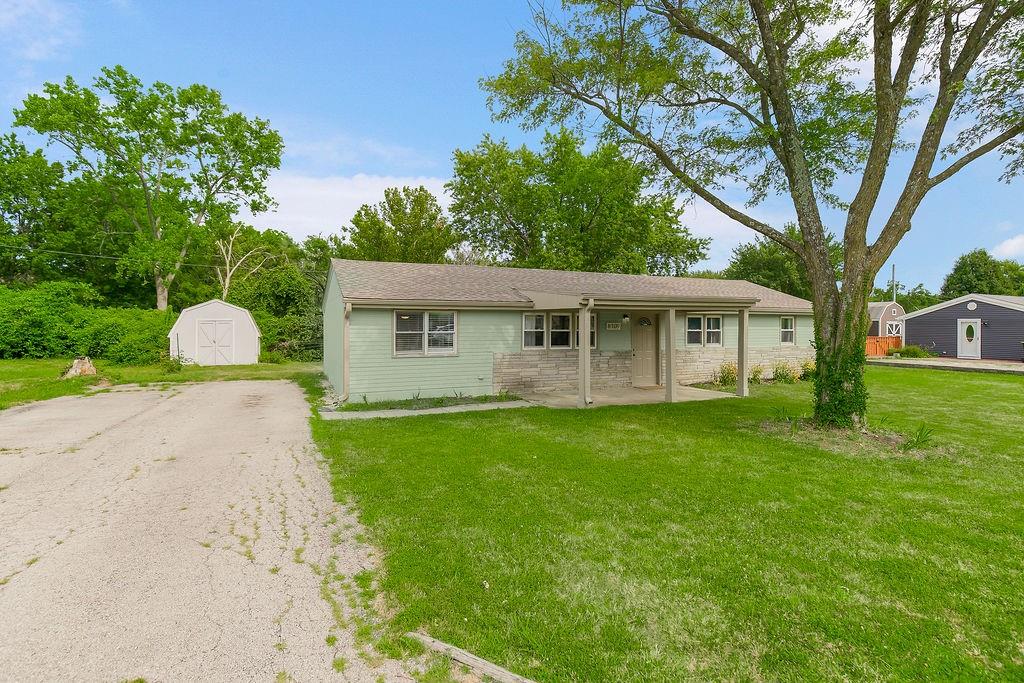 8109 N Summit Road Property Photo 1