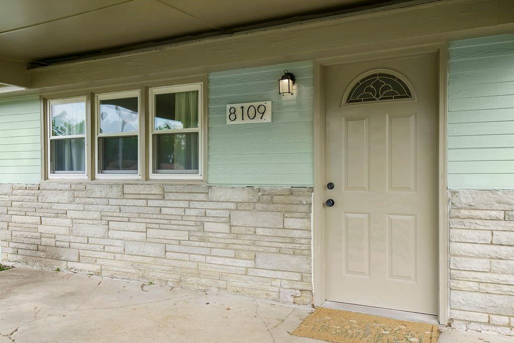 8109 N Summit Road Property Photo 3