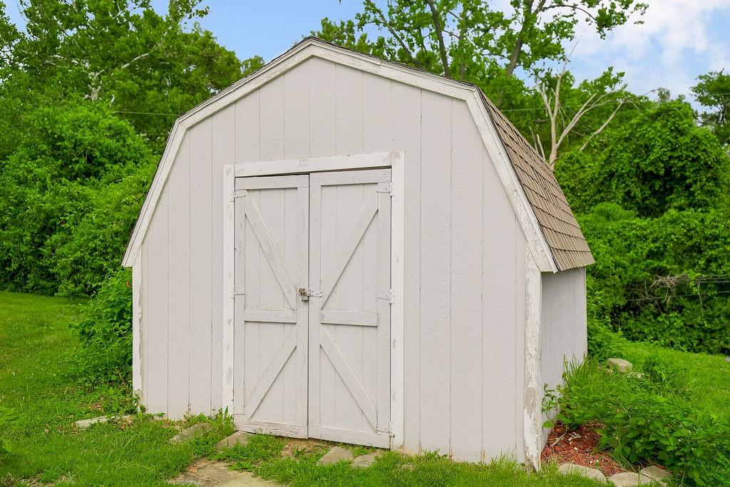 8109 N Summit Road Property Photo 17
