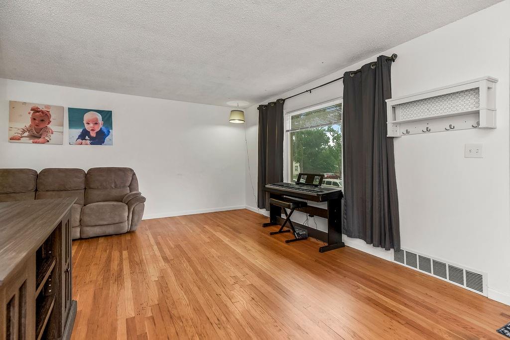 903 Ne 67th Place Property Photo 3
