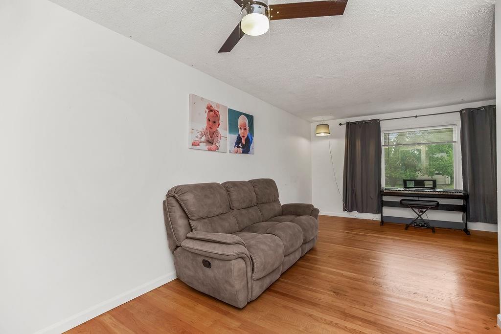 903 Ne 67th Place Property Photo 7