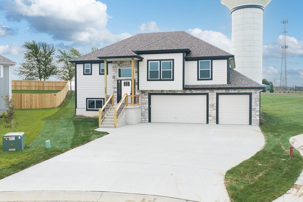 15589 Sheridan Court Property Photo 1