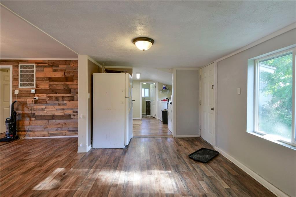 407 S Clarke Avenue Property Photo 6