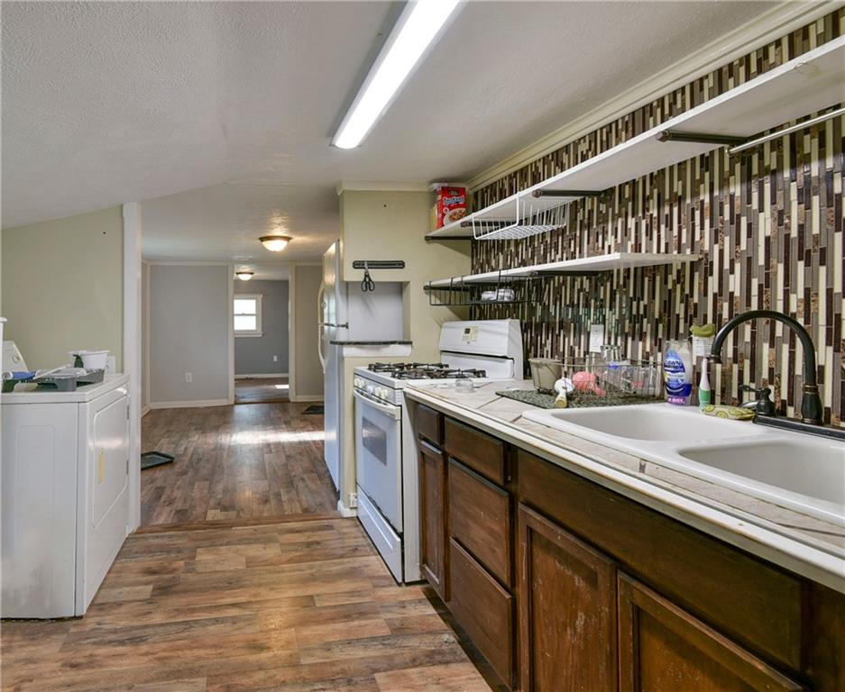 407 S Clarke Avenue Property Photo 9