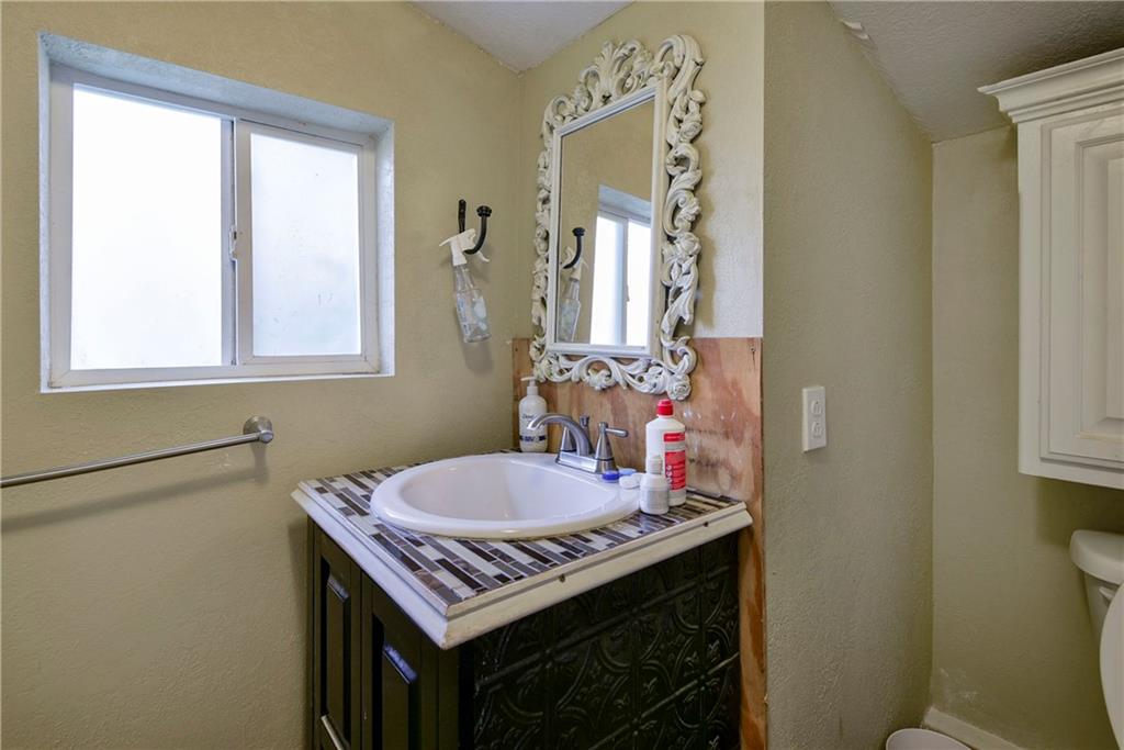 407 S Clarke Avenue Property Photo 12