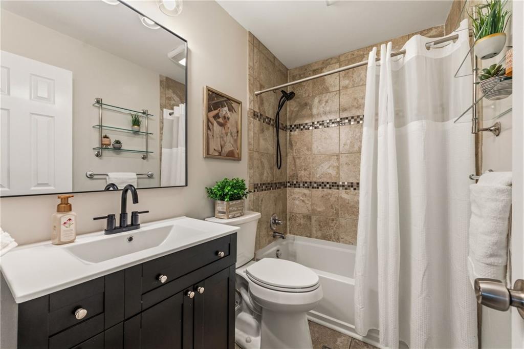 6739 Roe Avenue Property Photo 7