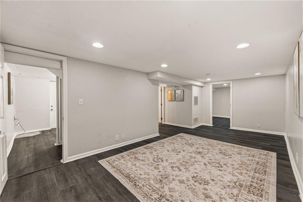 6739 Roe Avenue Property Photo 10