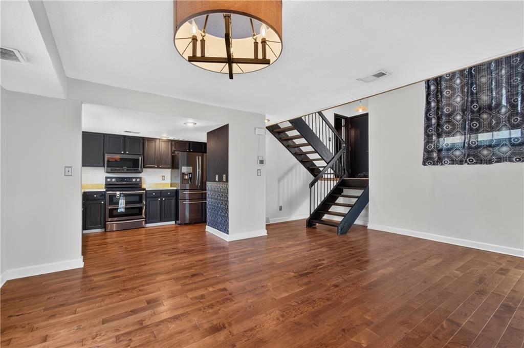 10913 Rosehill Road Property Photo 1