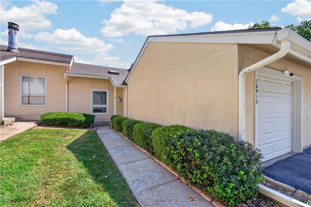 10913 Rosehill Road Property Photo 3