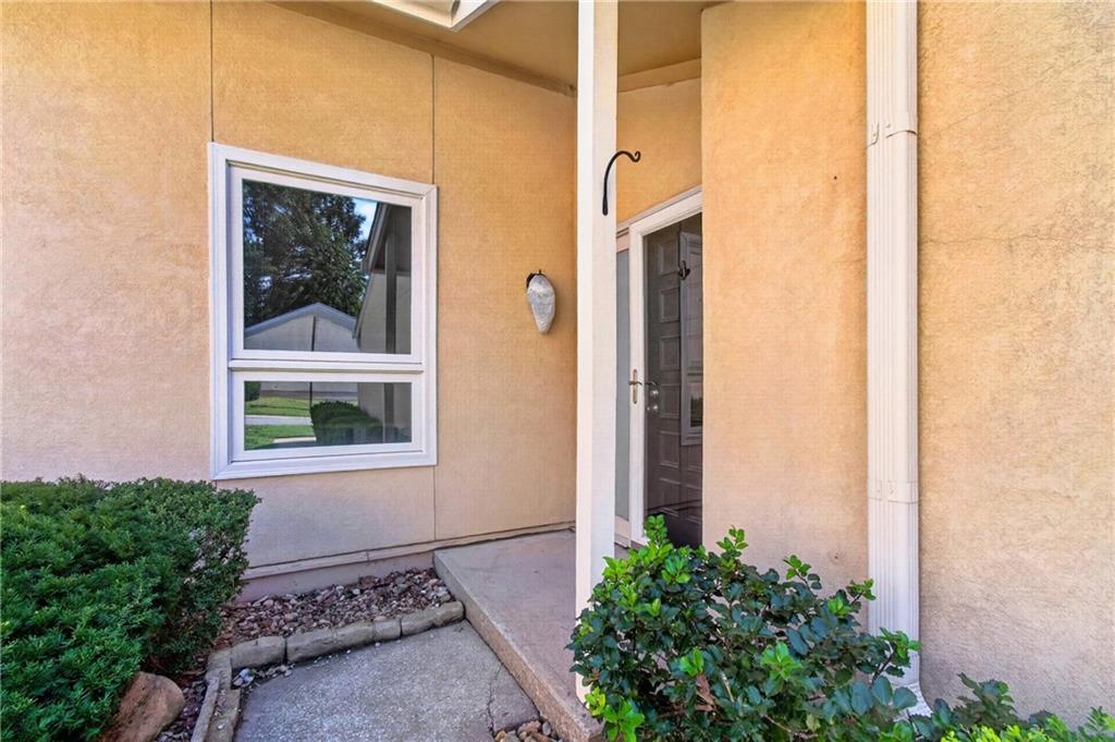 10913 Rosehill Road Property Photo 4