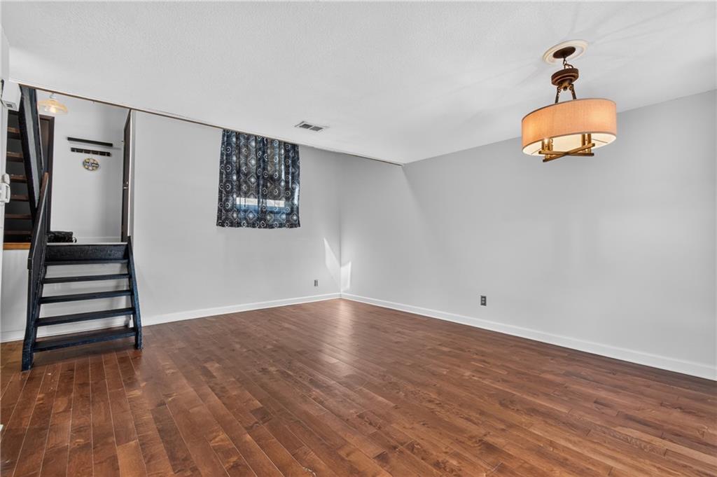 10913 Rosehill Road Property Photo 8