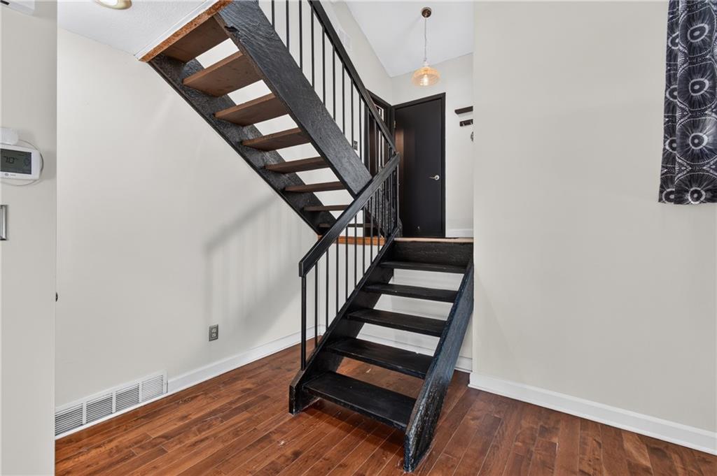 10913 Rosehill Road Property Photo 12