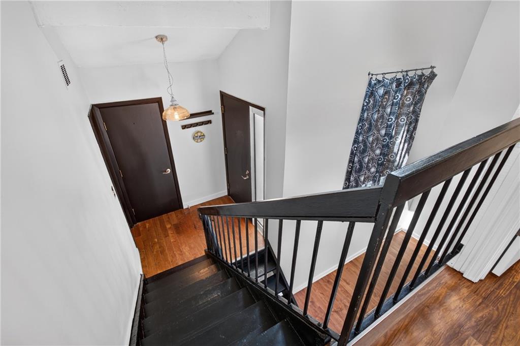 10913 Rosehill Road Property Photo 14