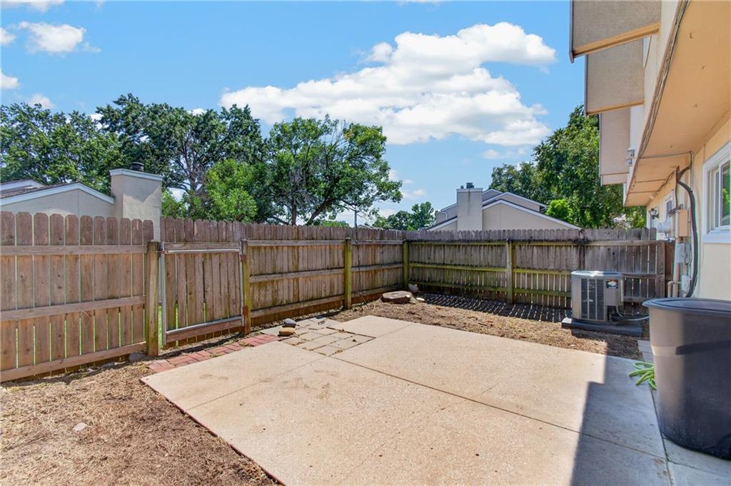 10913 Rosehill Road Property Photo 21