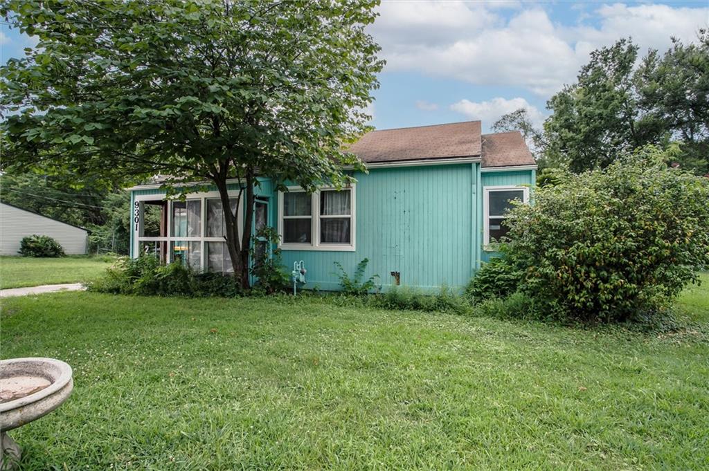 9301 Everett Avenue Property Photo 3