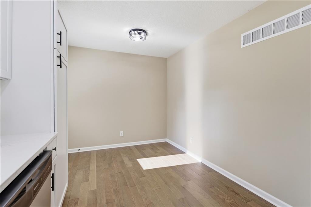 1201 Sw Mission Place Property Photo 8