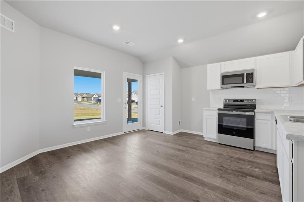 572 W Bluebird Street Property Photo 3
